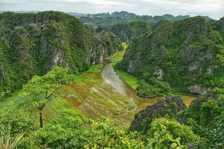 Tam Coc & Mua Cave: Full-Day Boat, Bike and Climb from Hanoi photo 2