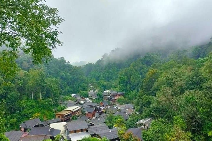 Mae Kampong Village, Sankamphaeng Hot Springs & Bor Sang Umbrella Tour — Chiang Mai Day Trip