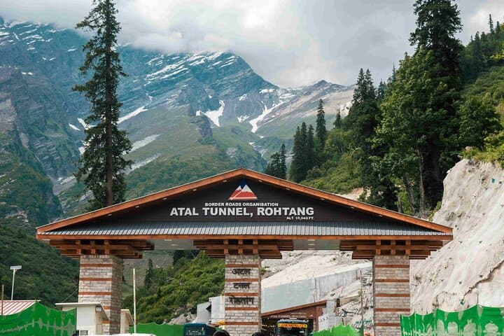 Atal Tunnel, Sissu & Solang Valley Day Tour from Manali