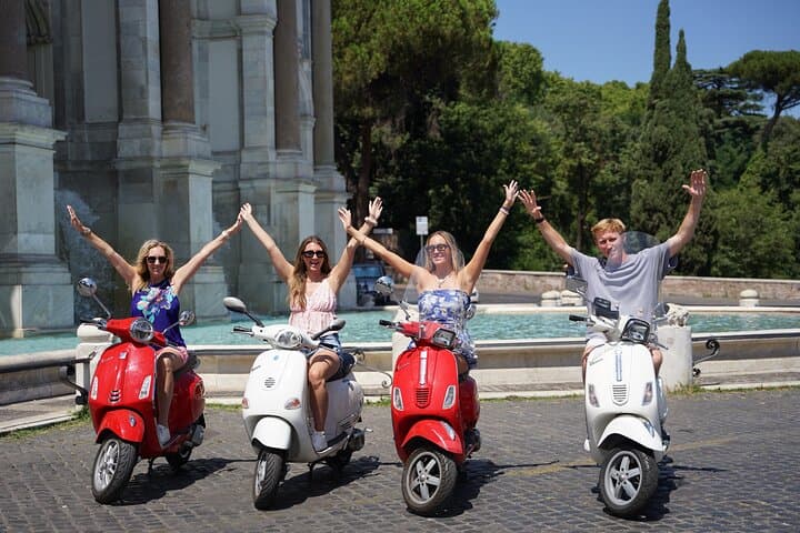 Rome Vespa Scooter Tour with Professional Photographer — Colosseum to Piazza Navona photo 2