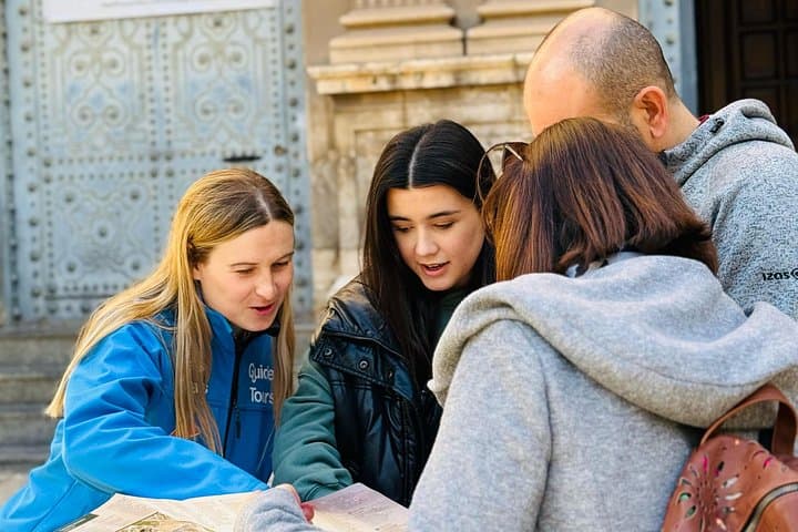 Valencia Scavenger Hunt: Central Market to Plaza de la Reina Adventure