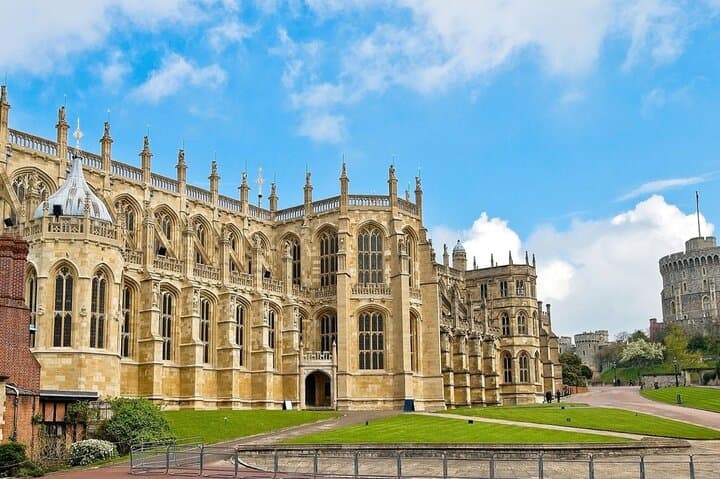 Private Windsor and Eton Riverside Tour from London — Windsor Castle Entry photo 6