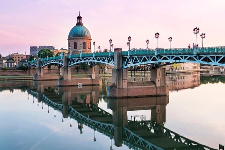 Toulouse Must-See Walking Tour: Capitole, Saint-Sernin & Garonne Stroll