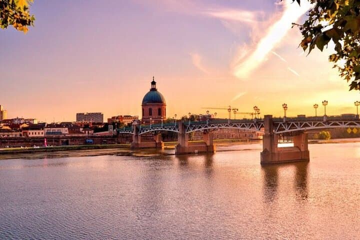 Toulouse Must-See Walking Tour: Capitole, Saint-Sernin & Garonne Stroll photo 2