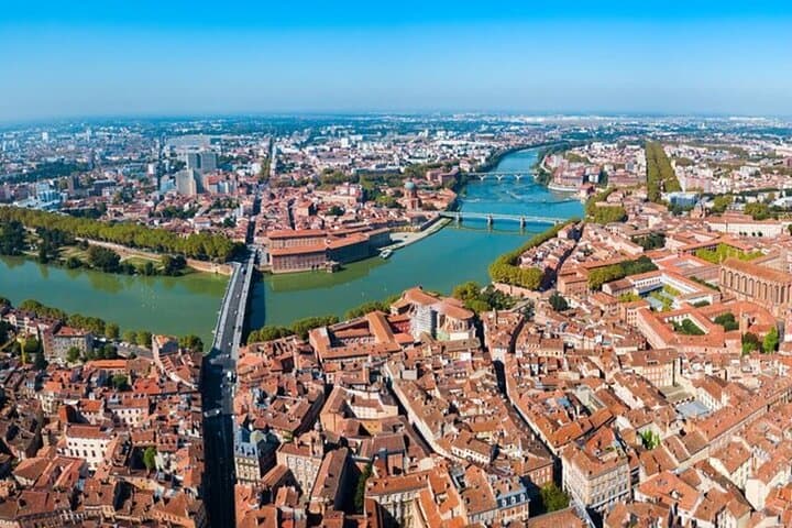 Toulouse Must-See Walking Tour: Capitole, Saint-Sernin & Garonne Stroll photo 3
