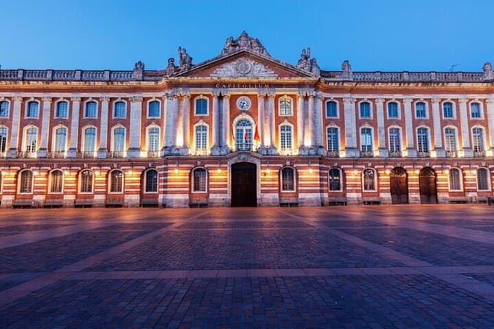 Toulouse Must-See Walking Tour: Capitole, Saint-Sernin & Garonne Stroll photo 4