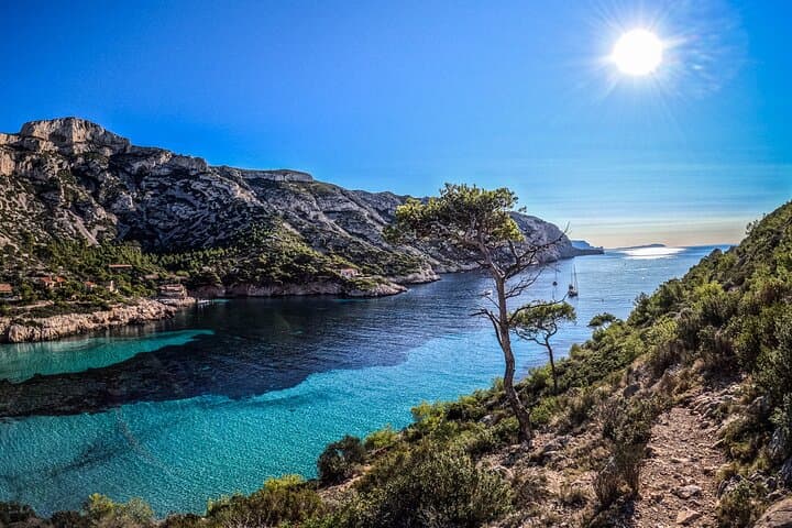 Scaling the Calanques: Long-Pitch Climbing Adventures Near Marseille photo 2