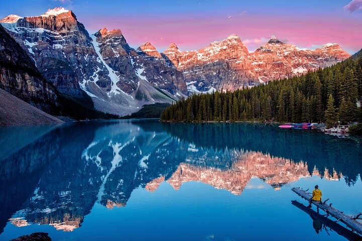 Golden Hour at Lake Louise and Moraine Lake: Sunset Photo Tour from Banff