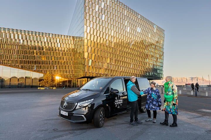 Private 3-Hour Reykjavik Airport Transfer and Sightseeing Tour