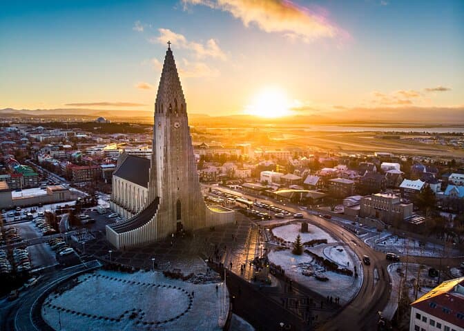 Private 3-Hour Reykjavik Airport Transfer and Sightseeing Tour photo 3
