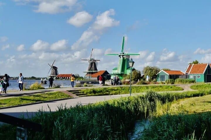 Private Tour to Zaanse Schans Windmills, Cheese Farm & Volendam from Amsterdam