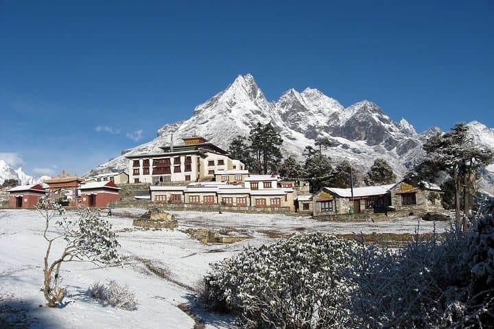 9-Day Everest Base Camp Trek with Helicopter Return — Fast-Track Himalayan Adventure photo 5