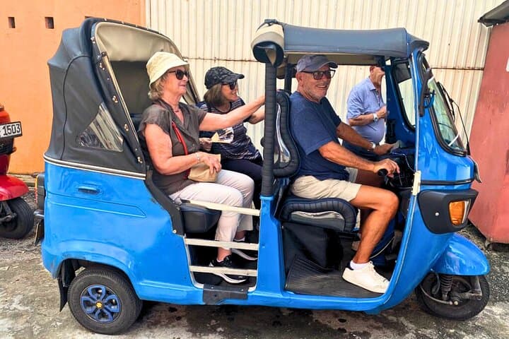 Tuk Tuk Colombo City Tour: 5-Hour Cultural Ride Through Colombo Fort, Pettah & Gangaramaya