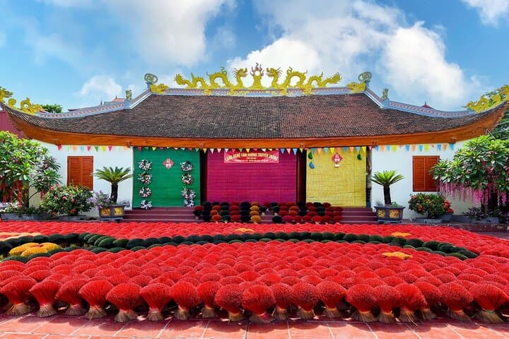 Hanoi Private Tour: Duong Lam Ancient Village, Quang Phu Cau Incense & Chuong Conical-Hat Village photo 5