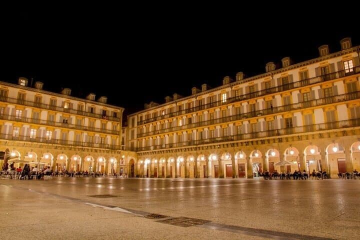San Sebastián Walking Tour: Historic Old Town, La Concha & Pintxos Tasting photo 2