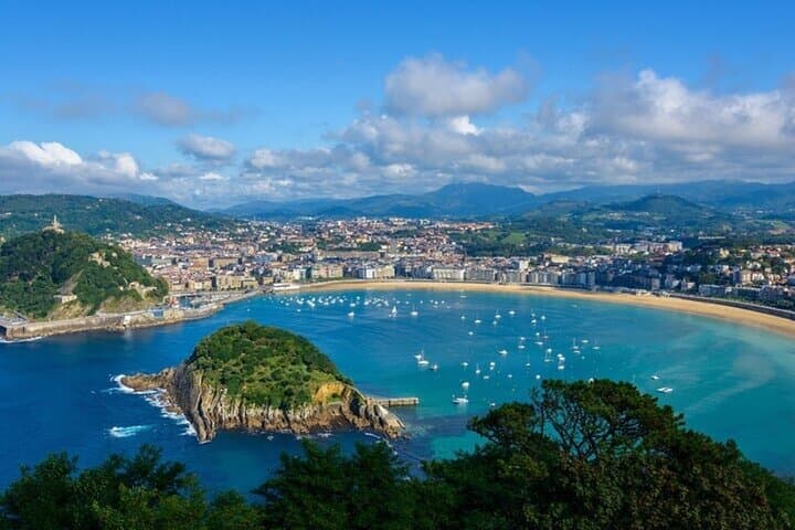 San Sebastián Walking Tour: Historic Old Town, La Concha & Pintxos Tasting photo 5