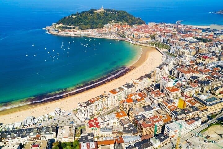San Sebastián Walking Tour: Historic Old Town, La Concha & Pintxos Tasting photo 4