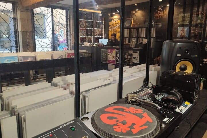 Lyon's Grooves & Grapes: Croix-Rousse Vinyl & Wine Walking Tour photo 4