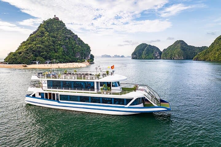 Halong Bay Full-Day 5-Star Cruise: Kayaking, Caves & Buffet Lunch photo 5