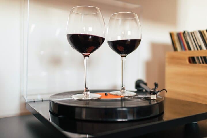 Lyon's Grooves & Grapes: Croix-Rousse Vinyl & Wine Walking Tour photo 2