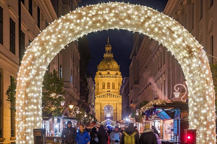 Budapest Christmas Market Walking Tour: St. Stephen's & Vörösmarty Square