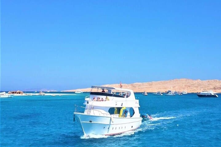 Hurghada Private Full-Day Snorkeling & Giftun Islands Boat Tour photo 3