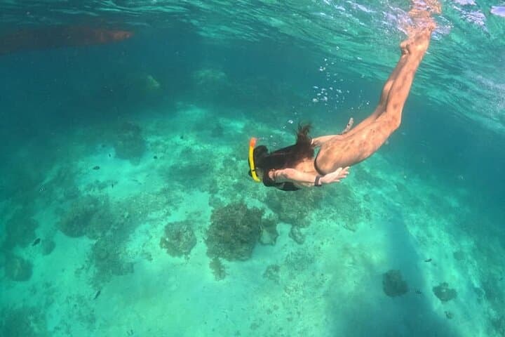 Private Port Barton Island Hopping & Turtle Watching with Lunch