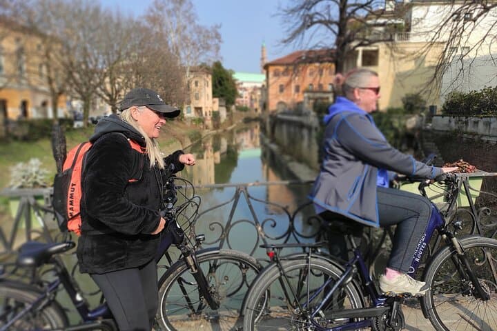 E‑Bike Tour of Palladian Villas near Vicenza: Private Day with Picnic & Aperitif photo 2