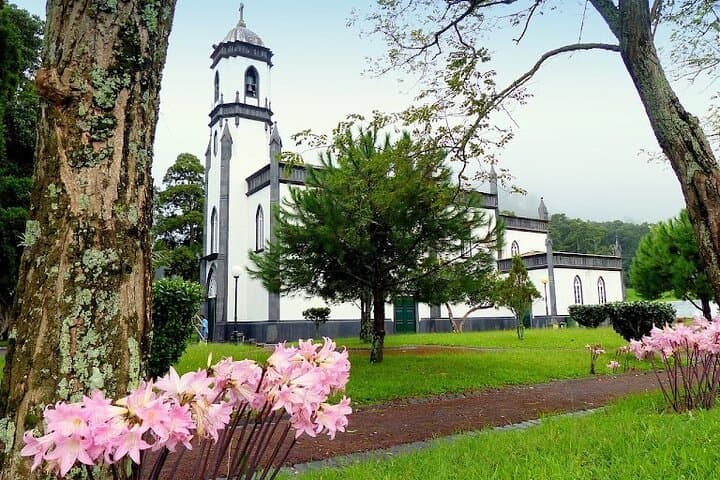 Sete Cidades Guided Volcano Tour — São Miguel's Iconic Crater Lagoons photo 4