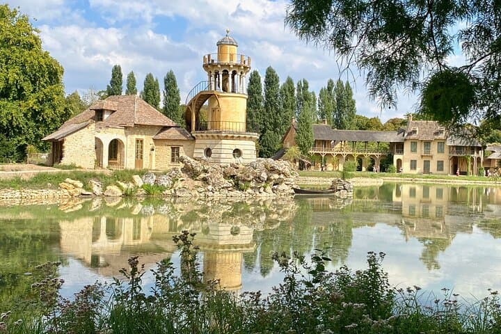 Giverny and Versailles in a Day: Small-Group Minivan Tour from Paris