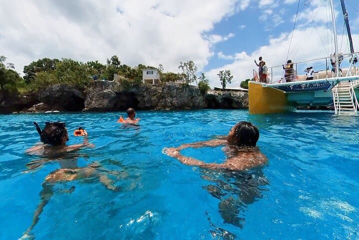 Negril Rick's Cafe Sunset Catamaran: Snorkel, Cliff Jump & Reggae Cruise photo 5