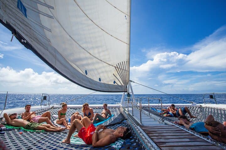 Klein Curaçao Catamaran: Day at the Pink Lighthouse, Snorkel & Sunset Cruise