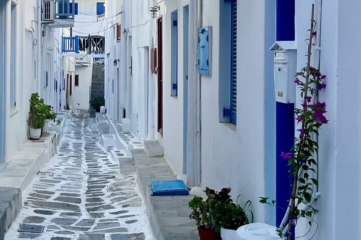 Private 8‑Hour Santorini Sightseeing Tour: Oia, Akrotiri, Red Beach & Winery