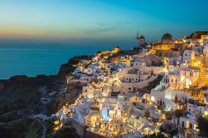 Private 8‑Hour Santorini Sightseeing Tour: Oia, Akrotiri, Red Beach & Winery photo 2