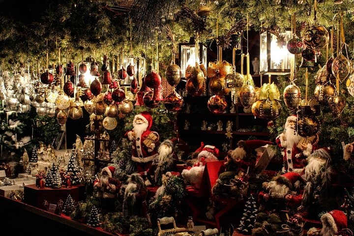 Canterbury Christmas Walking Tour: Private Cathedral & Market Stroll photo 3