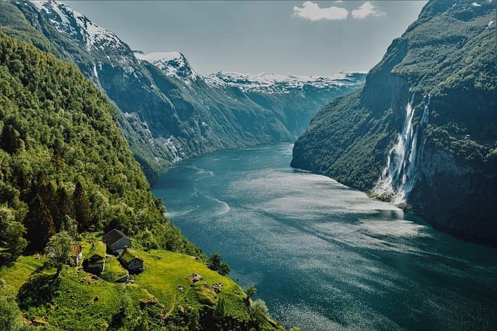 Hellesylt to Geirangerfjord: 80-Minute Sightseeing Cruise Past Seven Sisters & Skageflå photo 2