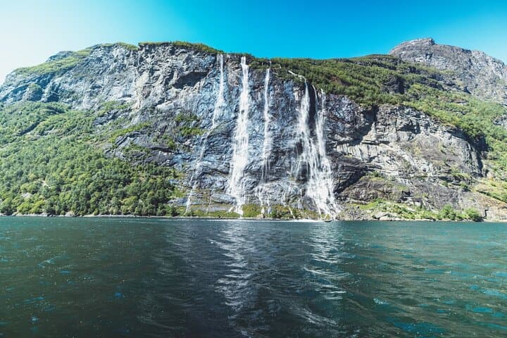 Hellesylt to Geirangerfjord: 80-Minute Sightseeing Cruise Past Seven Sisters & Skageflå photo 4