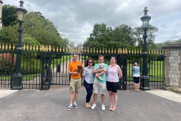 Private 3-Hour Windsor Town and Castle Tour with Local Guide photo 2
