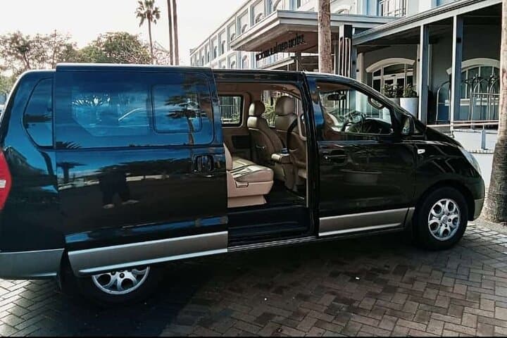 Cape Town Airport Private Transfer — Chauffeur Service to/from Cape Town International photo 1