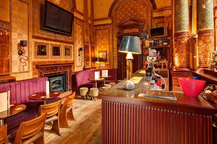 Historic Pub Walk: Newcastle Upon Tyne Private Guided Pub Tour photo 2