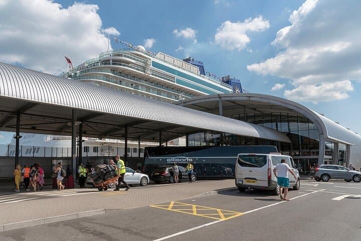 Southampton Cruise Terminal to London Private Transfer — Direct Arrival Service photo 4