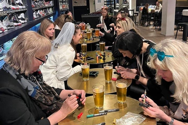 Afternoon Tipsy Tour in Brussels: Cocktails, Beer Paint & Chocolate Pairing photo 6