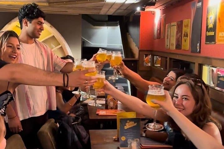 Afternoon Tipsy Tour in Brussels: Cocktails, Beer Paint & Chocolate Pairing photo 3