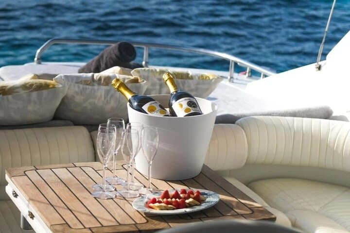 Saint-Tropez Pershing 45 Full-Day Private Yacht Charter: Pampelonne, Cap Taillat & L'Escalet photo 4