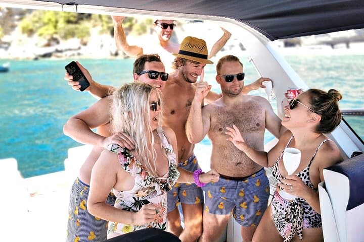 Sorrento Sunset Boat Party: Aperitif Cruise with Swim Stop and Live Music