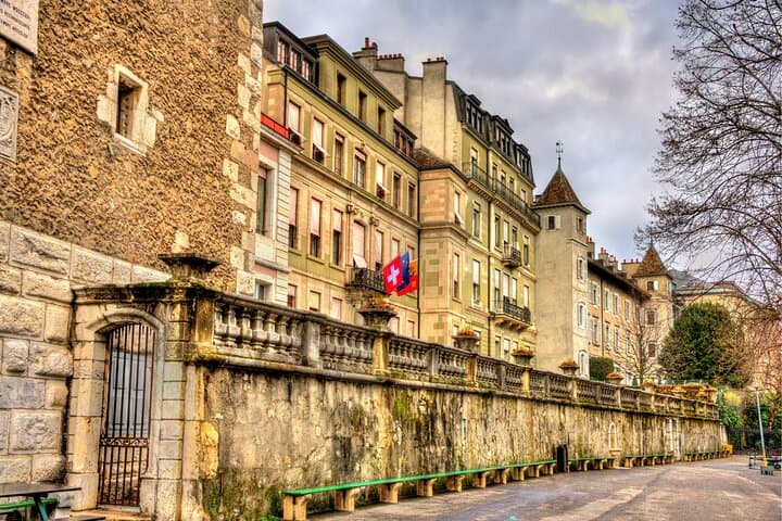 Self-Guided Geneva Scavenger Hunt: Best Landmarks & Hidden Gems photo 2
