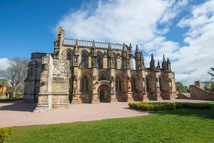 Rosslyn Chapel, Stirling Castle & Dunfermline Abbey Day Tour from Edinburgh