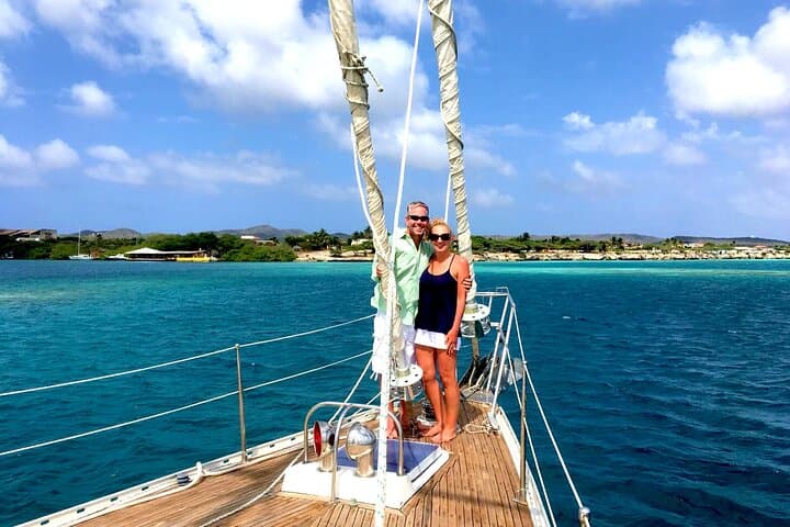 Blue Parrot Snorkel Sail Aruba: Private 4-Hour Charter with 4-Course Meal & Snorkeling