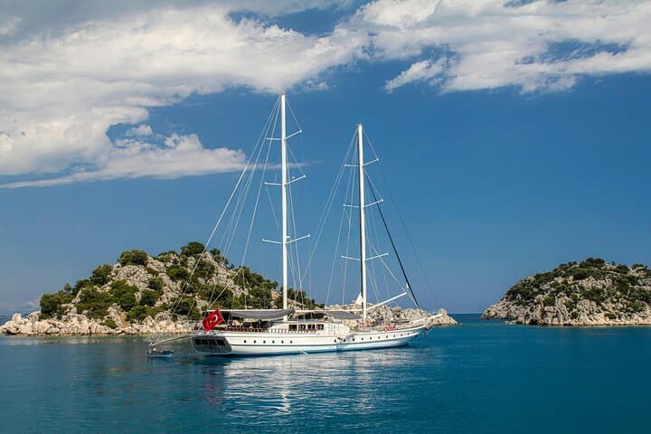 James Bond Island Guided Day Tour: Koh Tapu & Phang Nga Bay Highlights photo 1