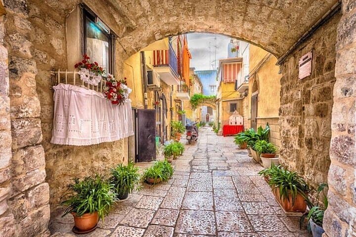 Bari Highlights Private Bike Tour: 2-Hour Old Town & Seaside Ride photo 2